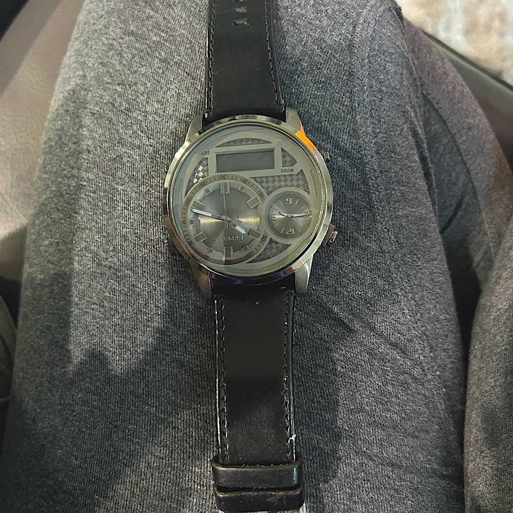 Nice mens watch unique style with leather band